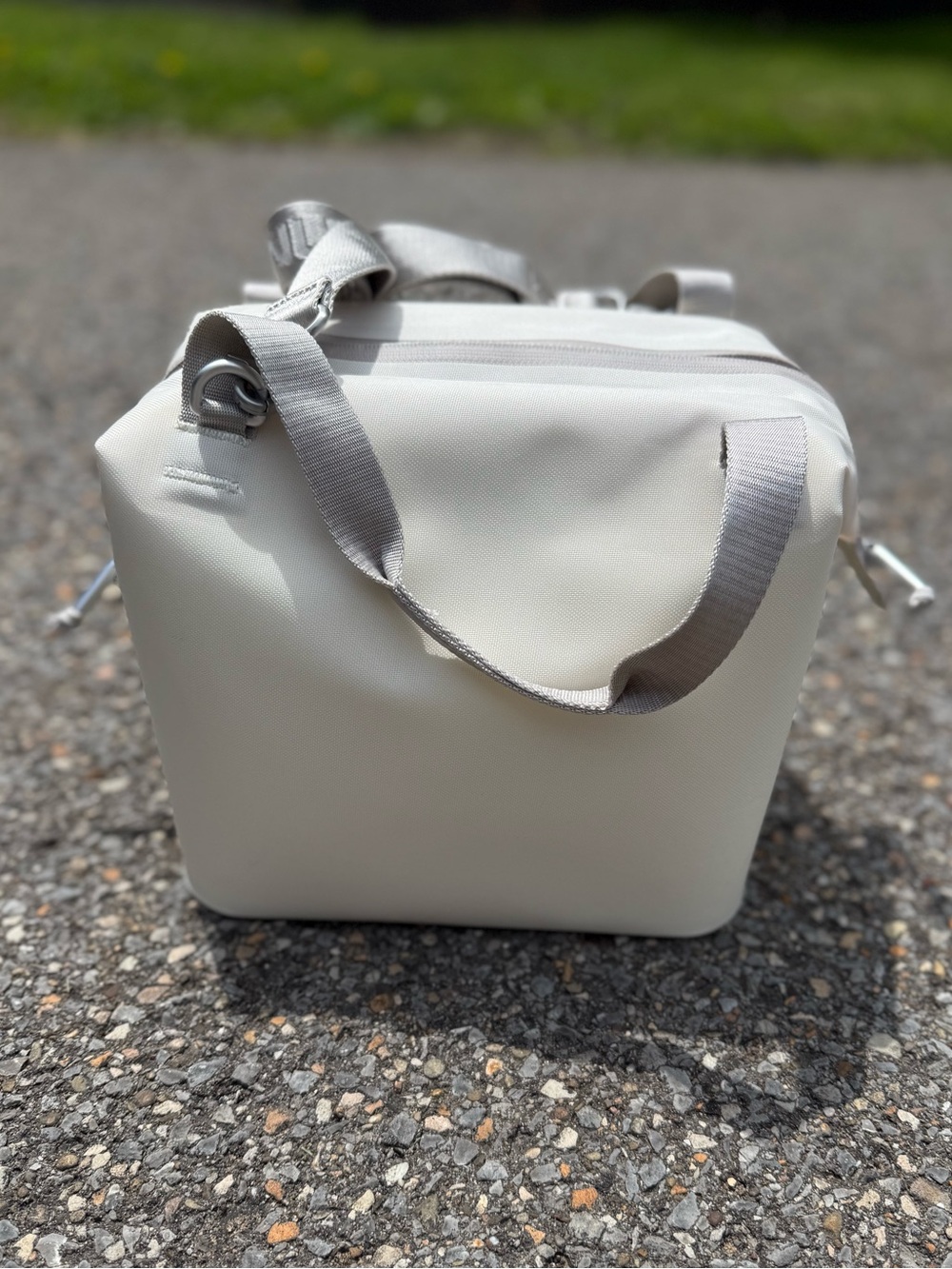 Stanley All Day Julienne Mini Cooler Bag in Cream - Picture 6 of 9